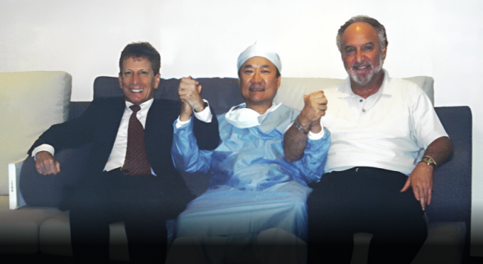 노안수술 창시자 미국 샤카 박사 수술팀과 이종호 대표원장 노안 공동 시술